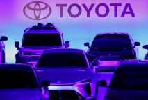 Toyota production slumps for 10th month despite strong sales 