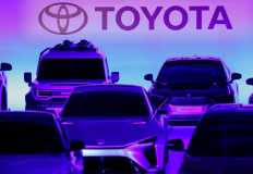 Toyota production slumps for 10th month despite strong sales  