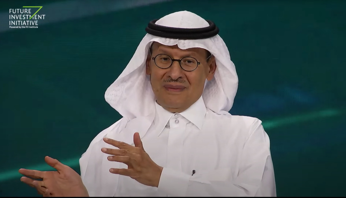 Saudi Arabia discusses challenges to boosting green energy presence