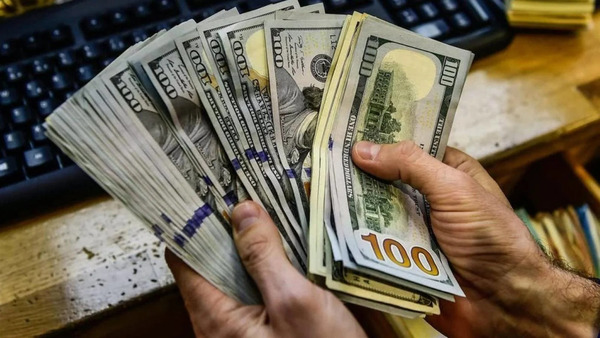 US dollar up slightly in banks, Black Market rate ticks higher