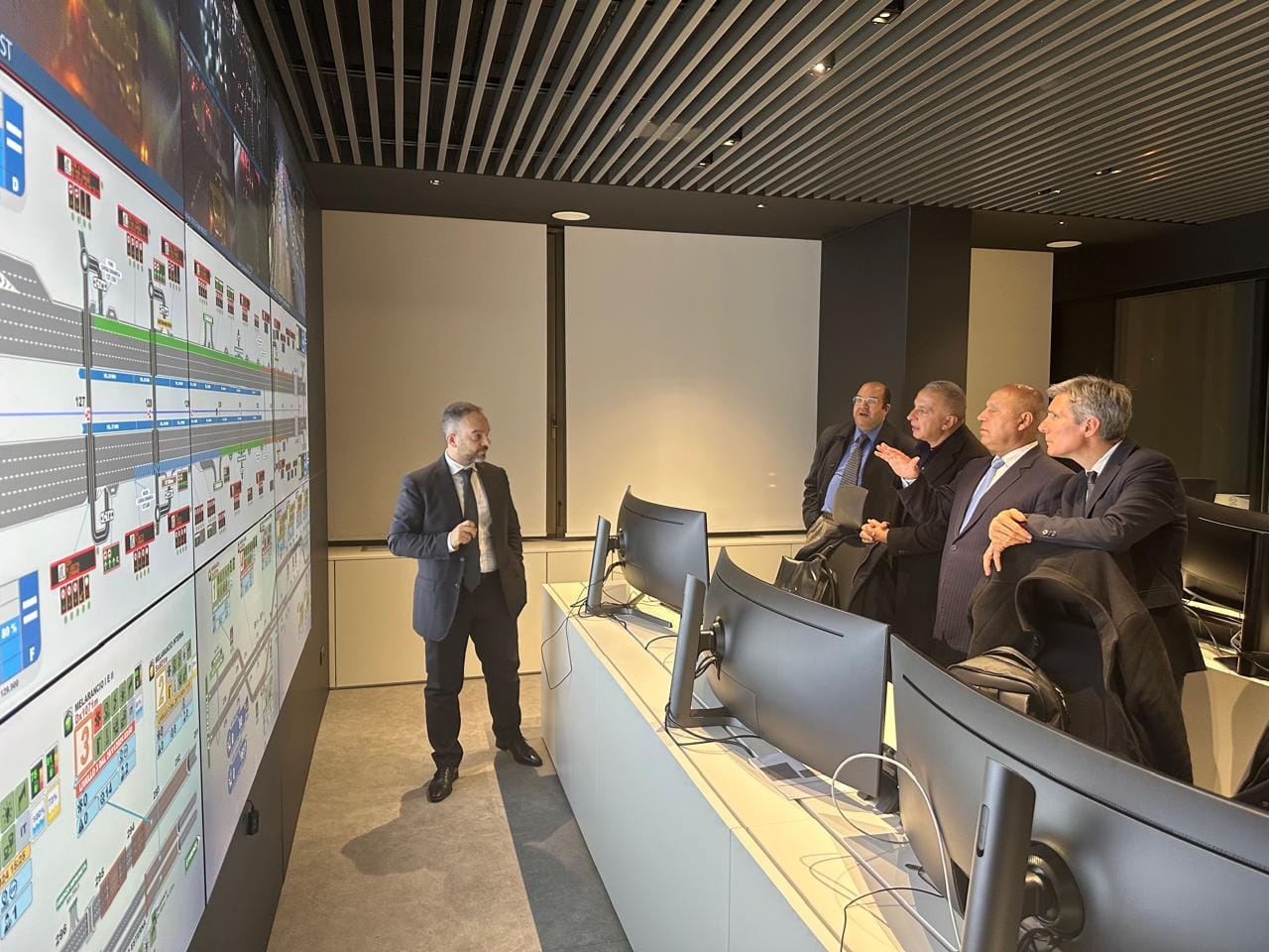 El Wazir discusses high-speed rail management with Italy