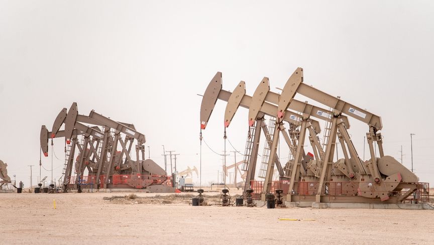 Saudi Arabia deepens oil price cuts for Asian buyers