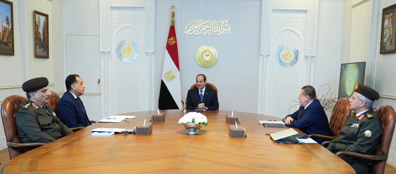 Sisi directs development of banking services, secure electronic payments