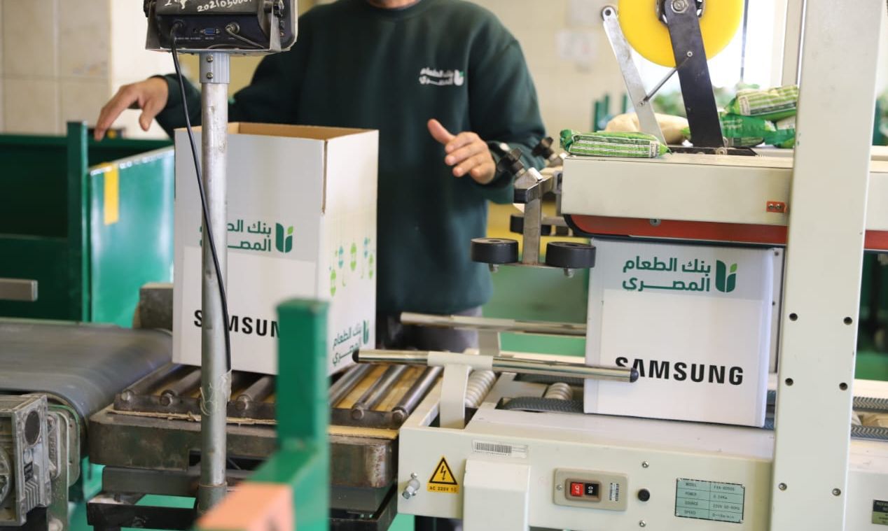 Samsung Egypt, Food Bank distribute 1,000 Ramadan food boxes