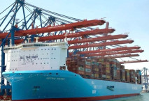 اقتصادية قناة السويس تستقبل ثالث سفن ميرسك العاملة بالوقود الأخضر 