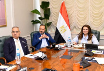 مائدة مستديرة للمستثمرين ورجال الأعمال خلال مؤتمر المصريين بالخارج 