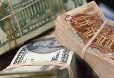 خبراء ومحللون: الطلب على الدولار في مصر غير حقيقي .. والدولة قادرة على ضبط سعر الصرف .. وقرض الصندوق "إيجابي"
