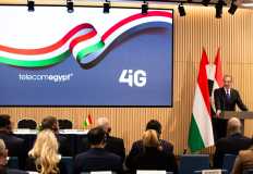وزير الاتصالات  يشهد توقيع اتفاقية تجارية بين المصرية للاتصالات و 4IG المجرية