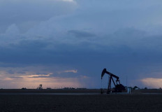أسعار النفط ترتفع بدعم من تحسن استهلاك الوقود في أميركا