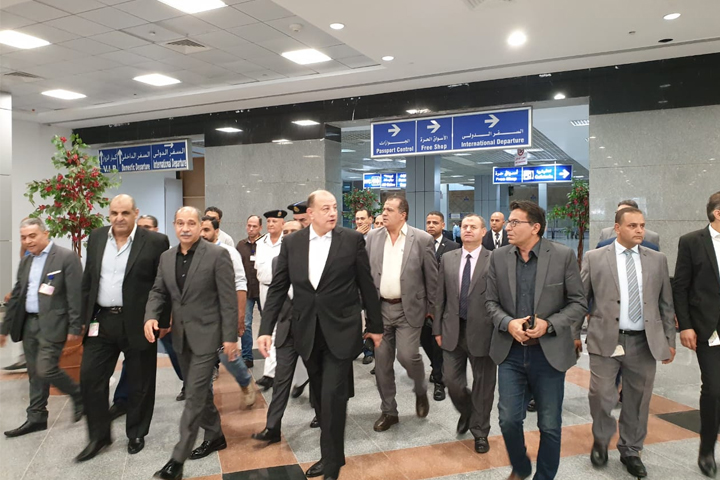 وزير الطيران  يتفقد مطار شرم الشيخ