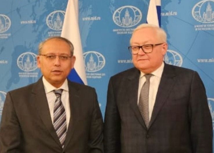 سفير مصر بموسكو خلال لقائه المسئول الروسي