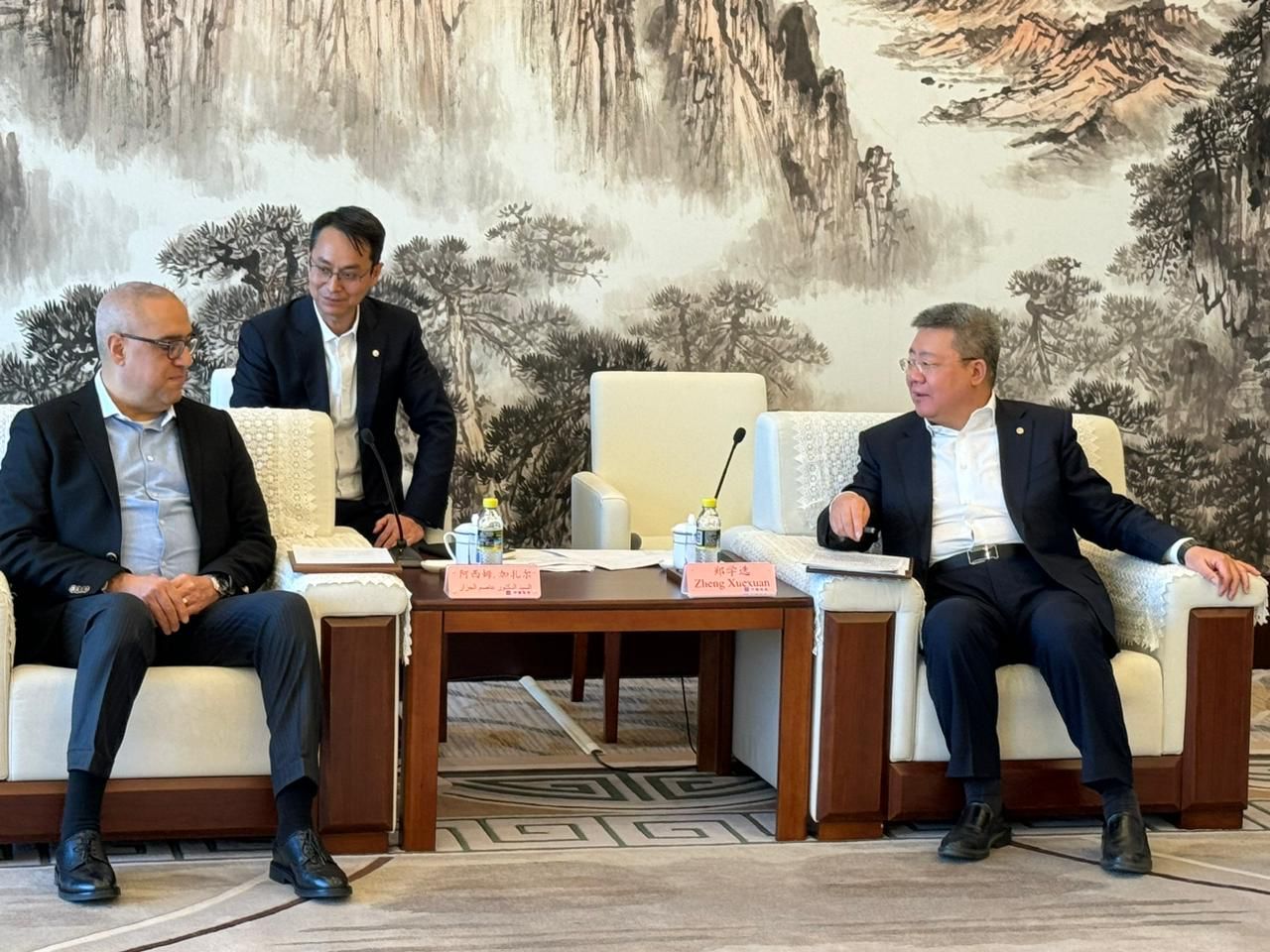 لقاء وزير الإسكان مع رئيس شركة CSCEC الصينية