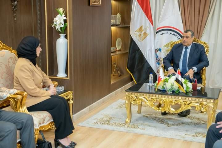 وزير الإنتاج الحربى خلال استقباله سفيرة البحرين