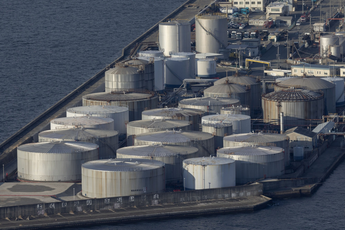 صهاريج لتخزين النفط بمدينة لوساكا اليابانية