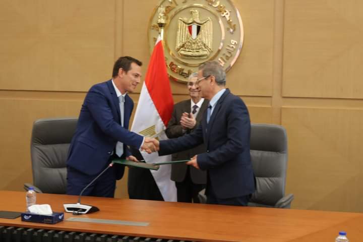 عقب توقيع بروتوكول التعاون مع شركة شنايدر إلكتريك مصر