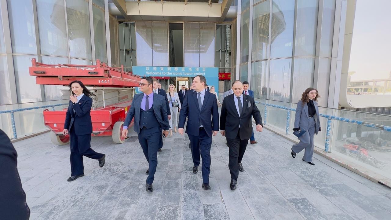 رئيس وزراء بيلاروسيا خلال تفقده العاصمة الإدارية الجديدة