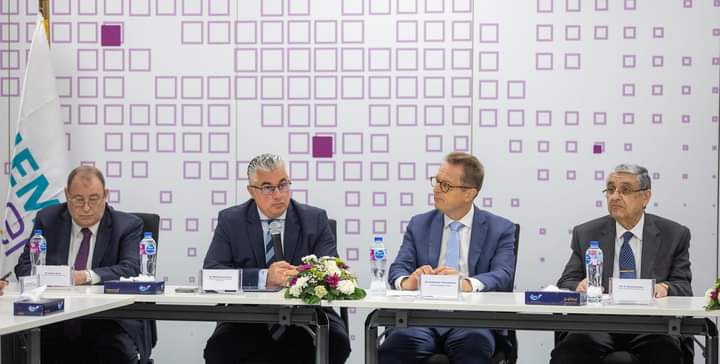 وزير الكهرباء ووليد جمال الدين خلال اللقاء مع مسئولي شركة سيمنز والسفير الألماني