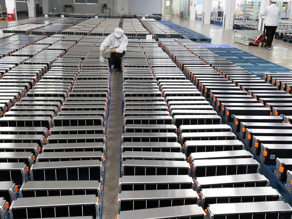 مصنع بطاريات سيارات كهربائية في الصين