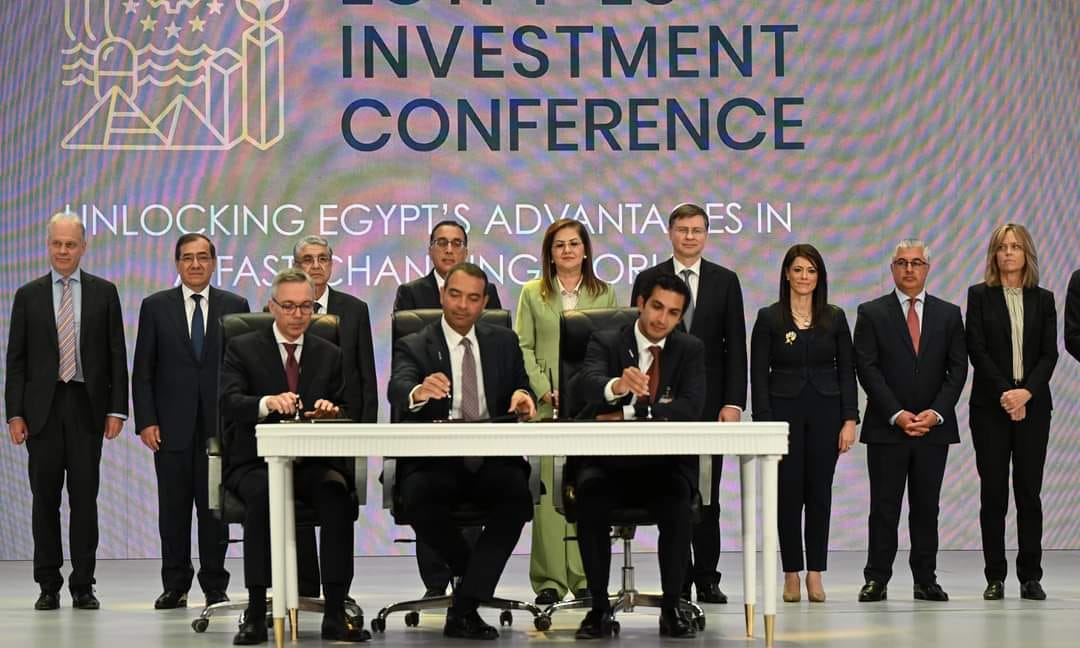 خلال مراسم توقيع اتفاق إنتاج الهيدروجين الأخضر على هامش مؤتمر الاستثمار المصري الأوروبي