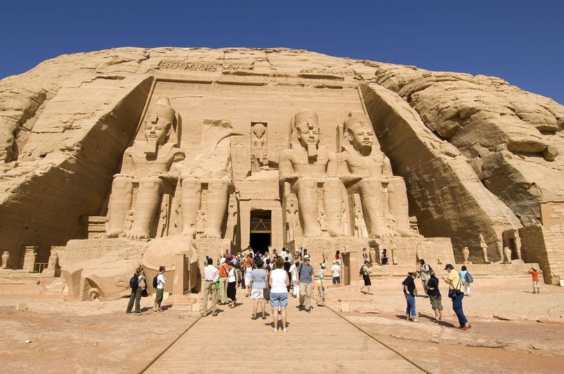 الوجهات الأثرية من أكثر عناصر جذب السائحين الأجانب في مصر