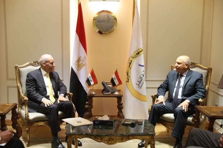 وزير النقل خلال محادثاته مع السفير العراقي